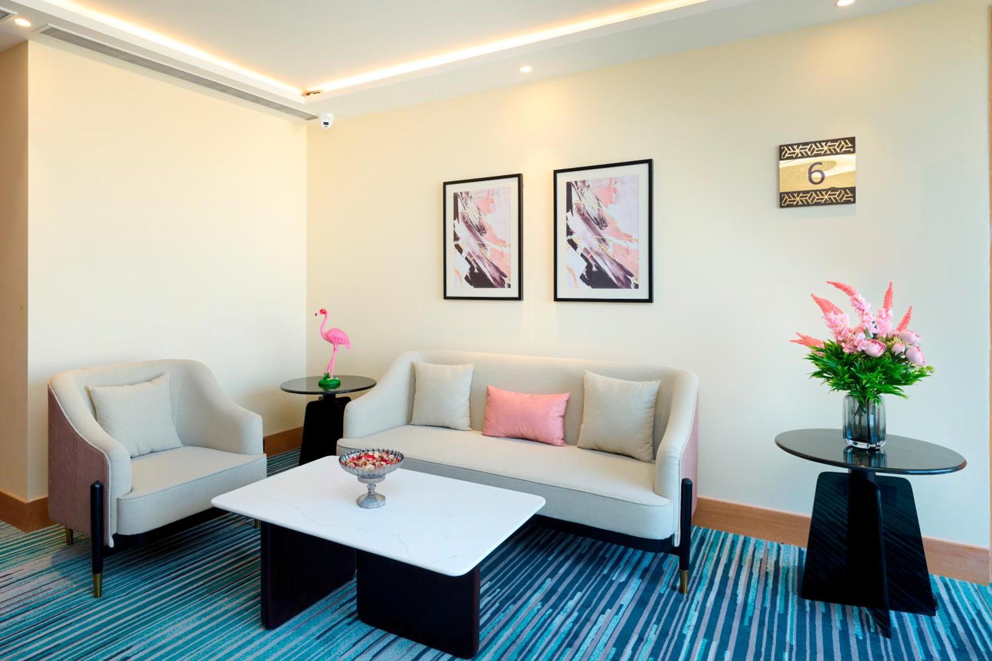 Iris Sarovar Portico Гургаон Екстериор снимка