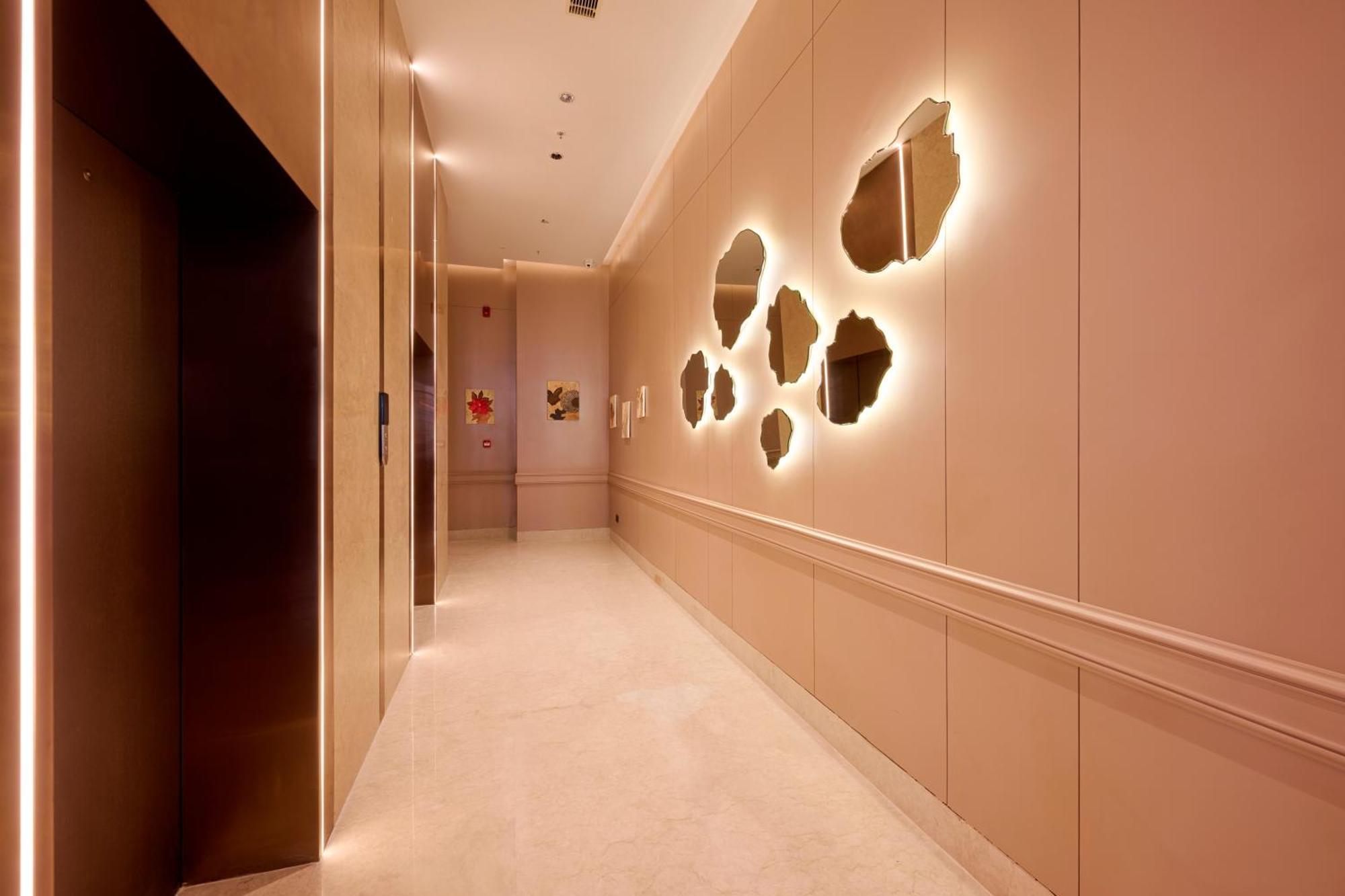 Iris Sarovar Portico Гургаон Екстериор снимка