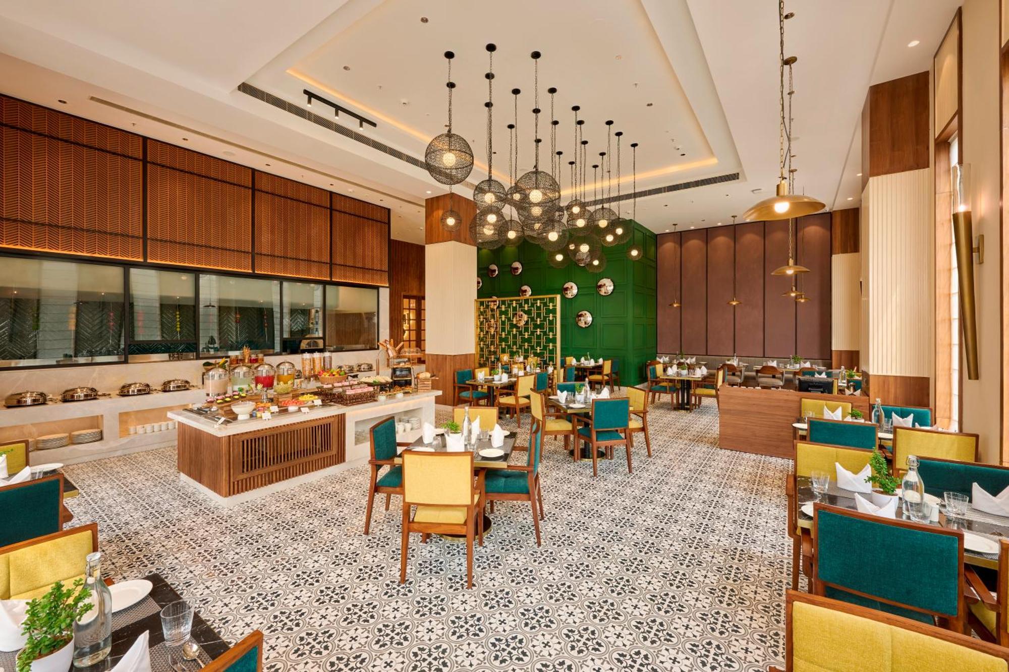 Iris Sarovar Portico Гургаон Екстериор снимка