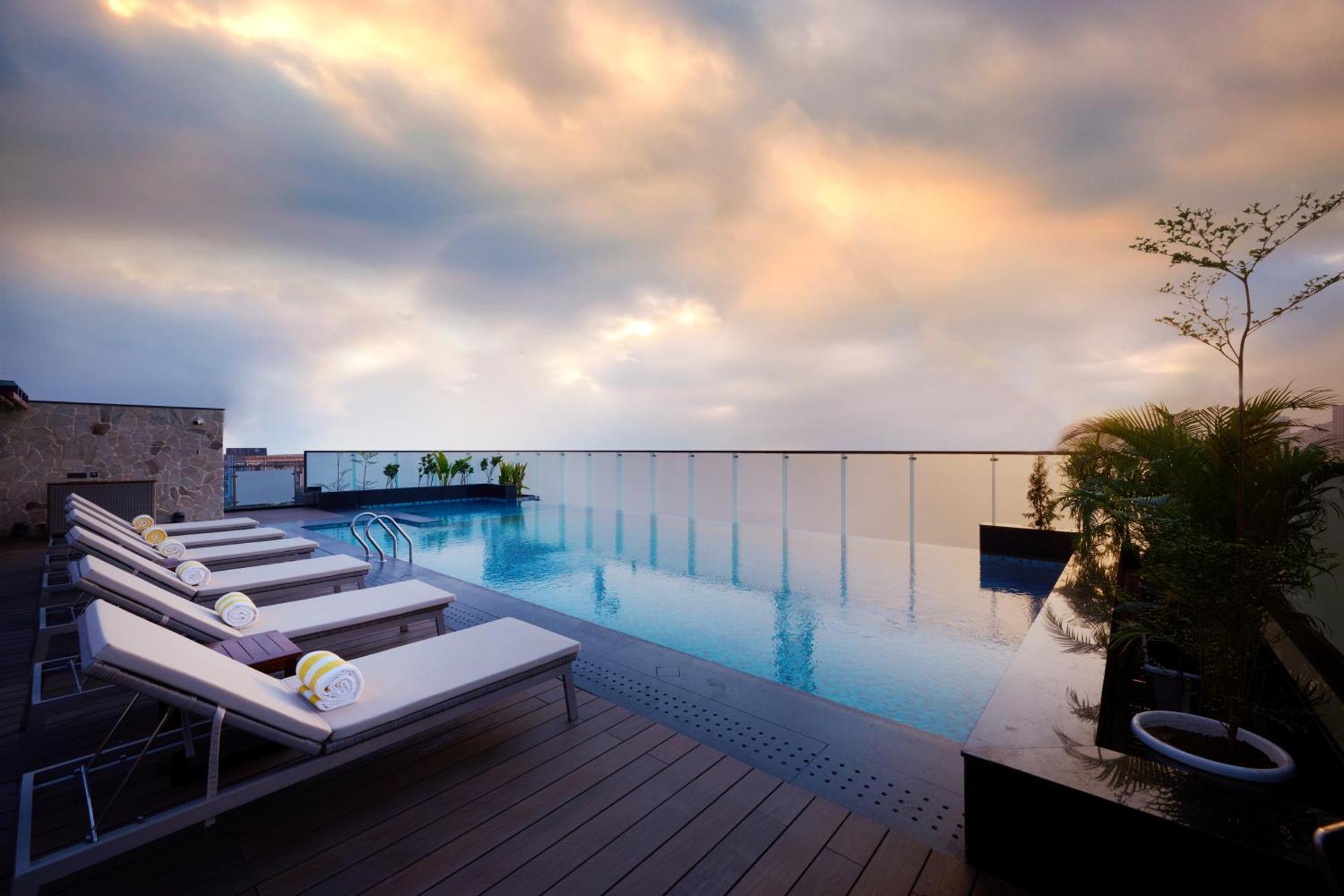 Iris Sarovar Portico Гургаон Екстериор снимка