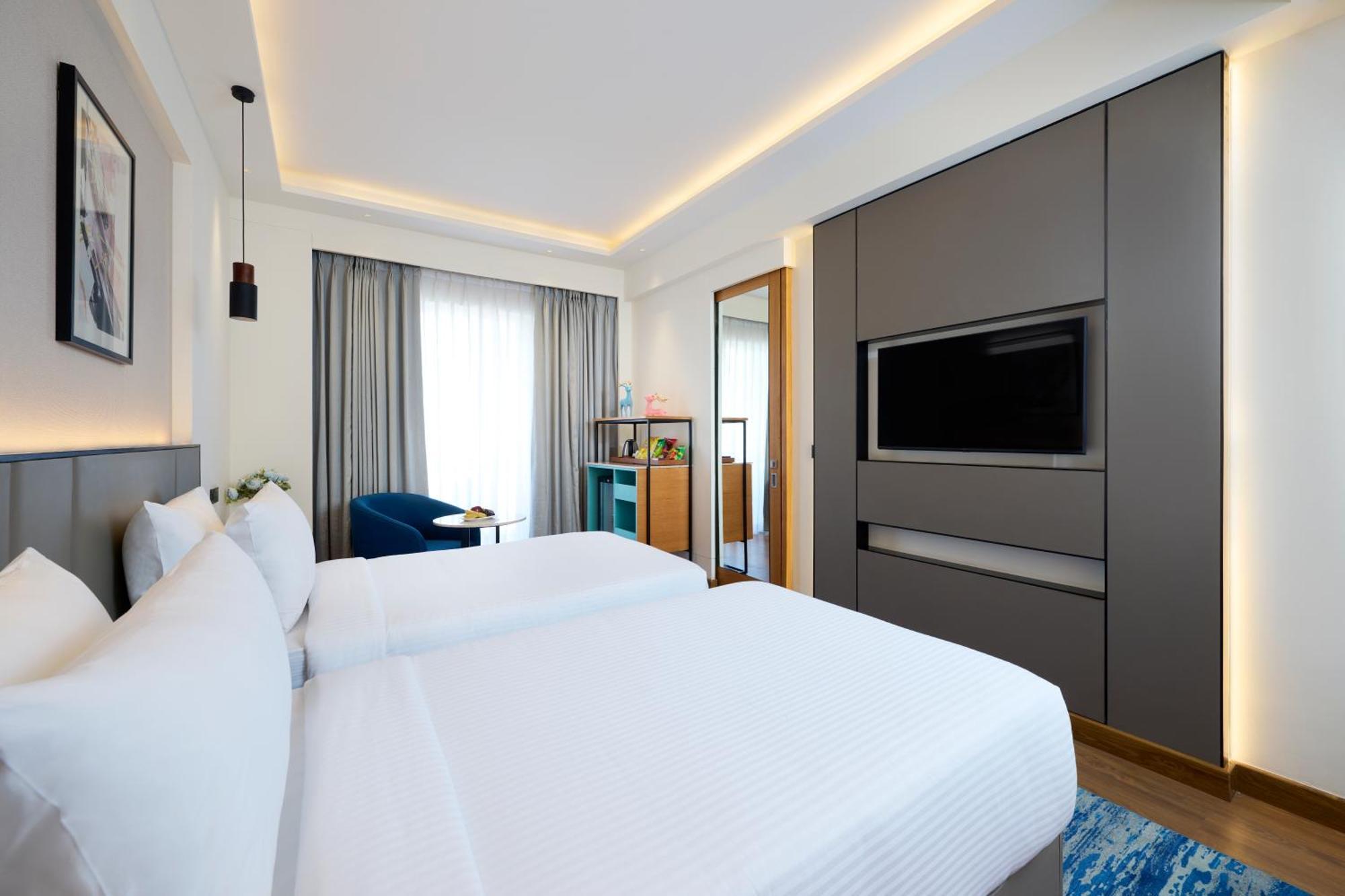 Iris Sarovar Portico Гургаон Екстериор снимка