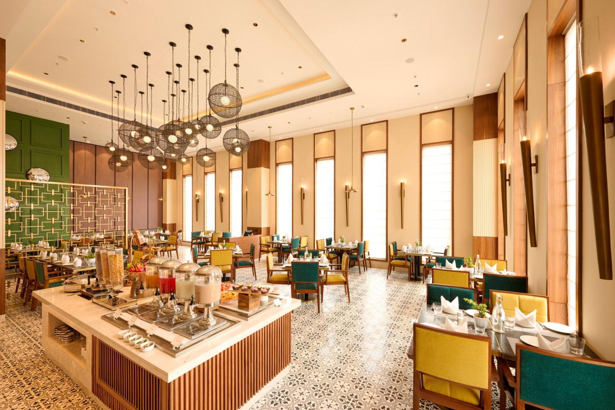 Iris Sarovar Portico Гургаон Екстериор снимка