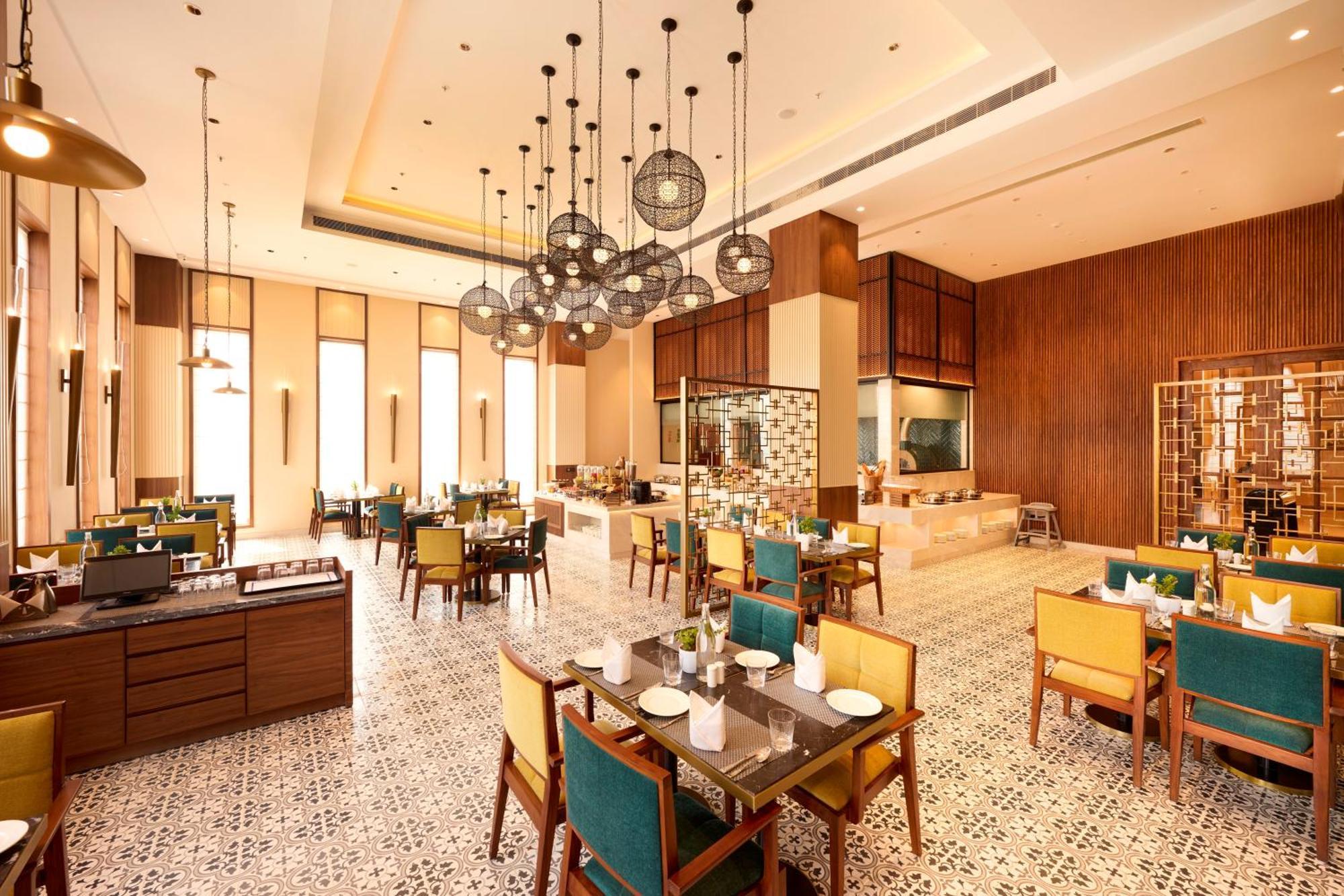 Iris Sarovar Portico Гургаон Екстериор снимка