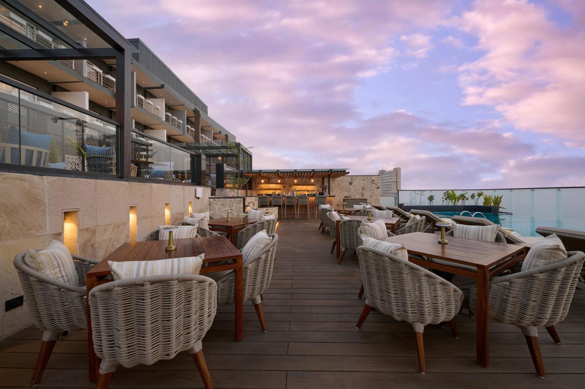 Iris Sarovar Portico Гургаон Екстериор снимка