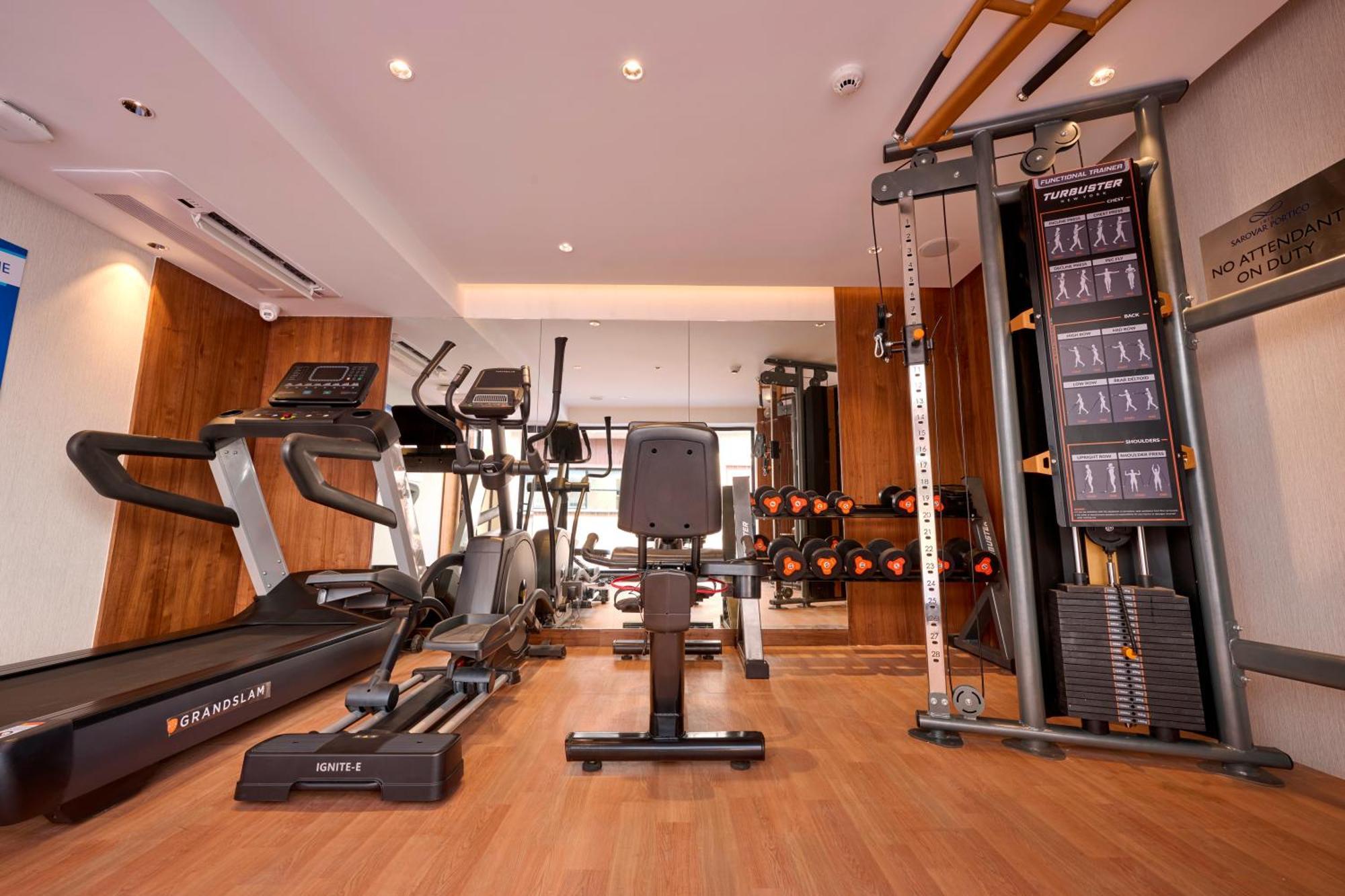 Iris Sarovar Portico Гургаон Екстериор снимка