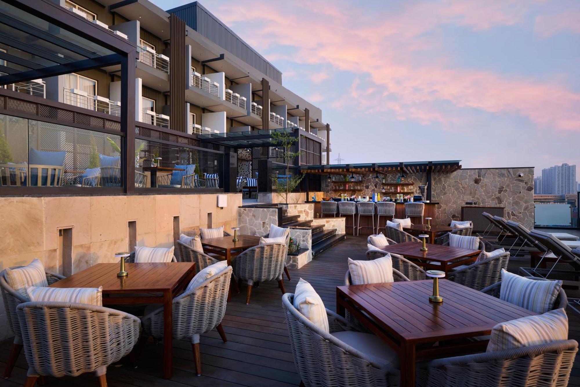 Iris Sarovar Portico Гургаон Екстериор снимка