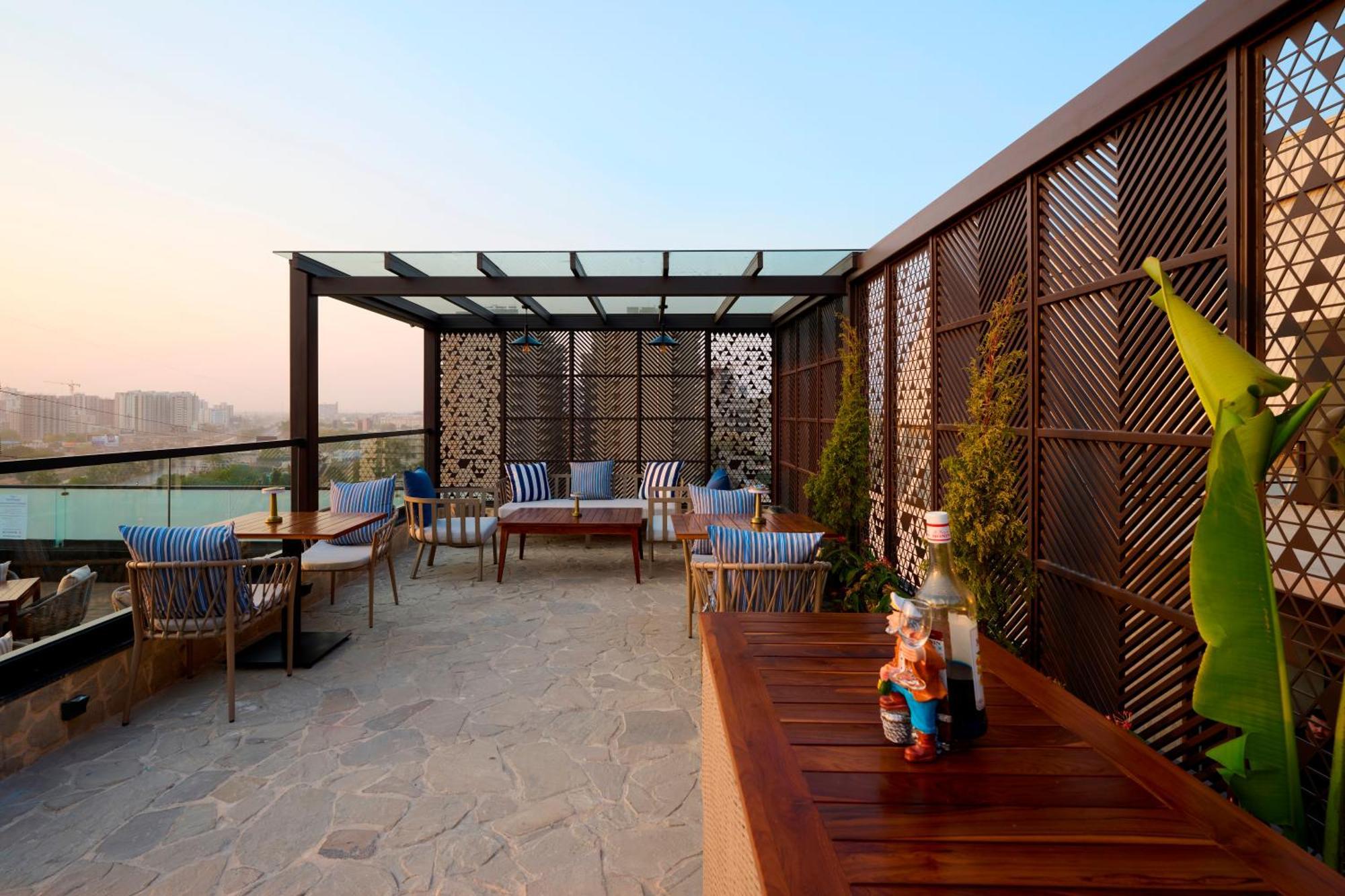 Iris Sarovar Portico Гургаон Екстериор снимка