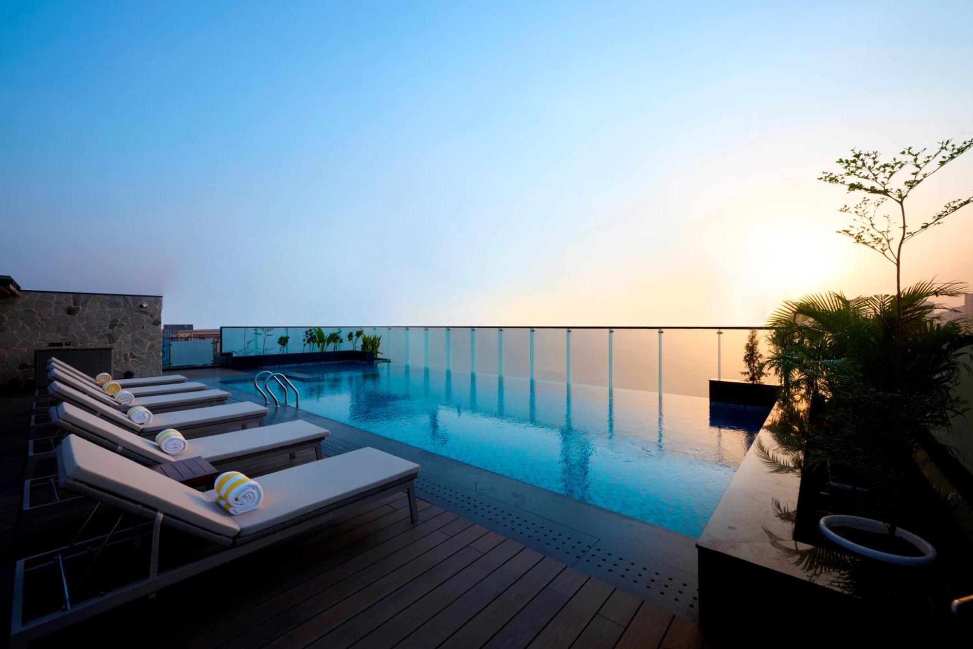 Iris Sarovar Portico Гургаон Екстериор снимка