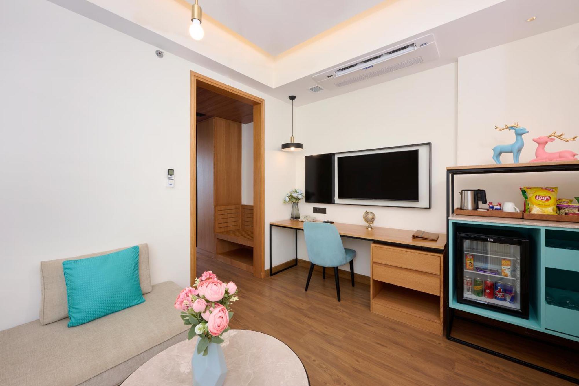 Iris Sarovar Portico Гургаон Екстериор снимка