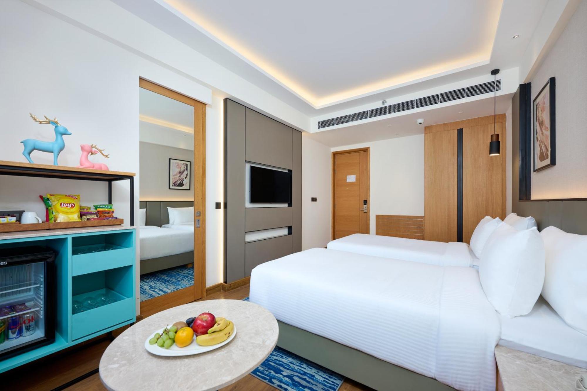 Iris Sarovar Portico Гургаон Екстериор снимка