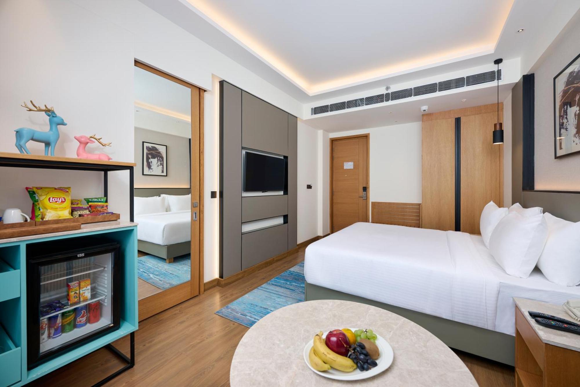 Iris Sarovar Portico Гургаон Екстериор снимка