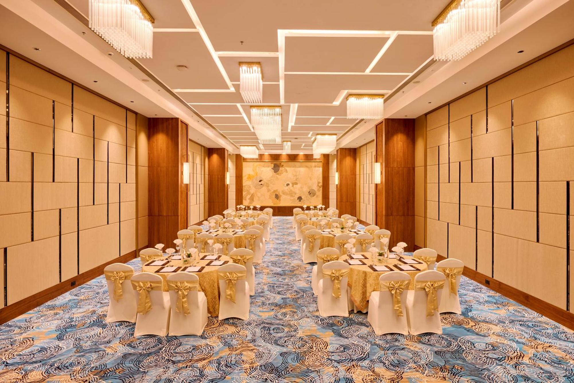 Iris Sarovar Portico Гургаон Екстериор снимка