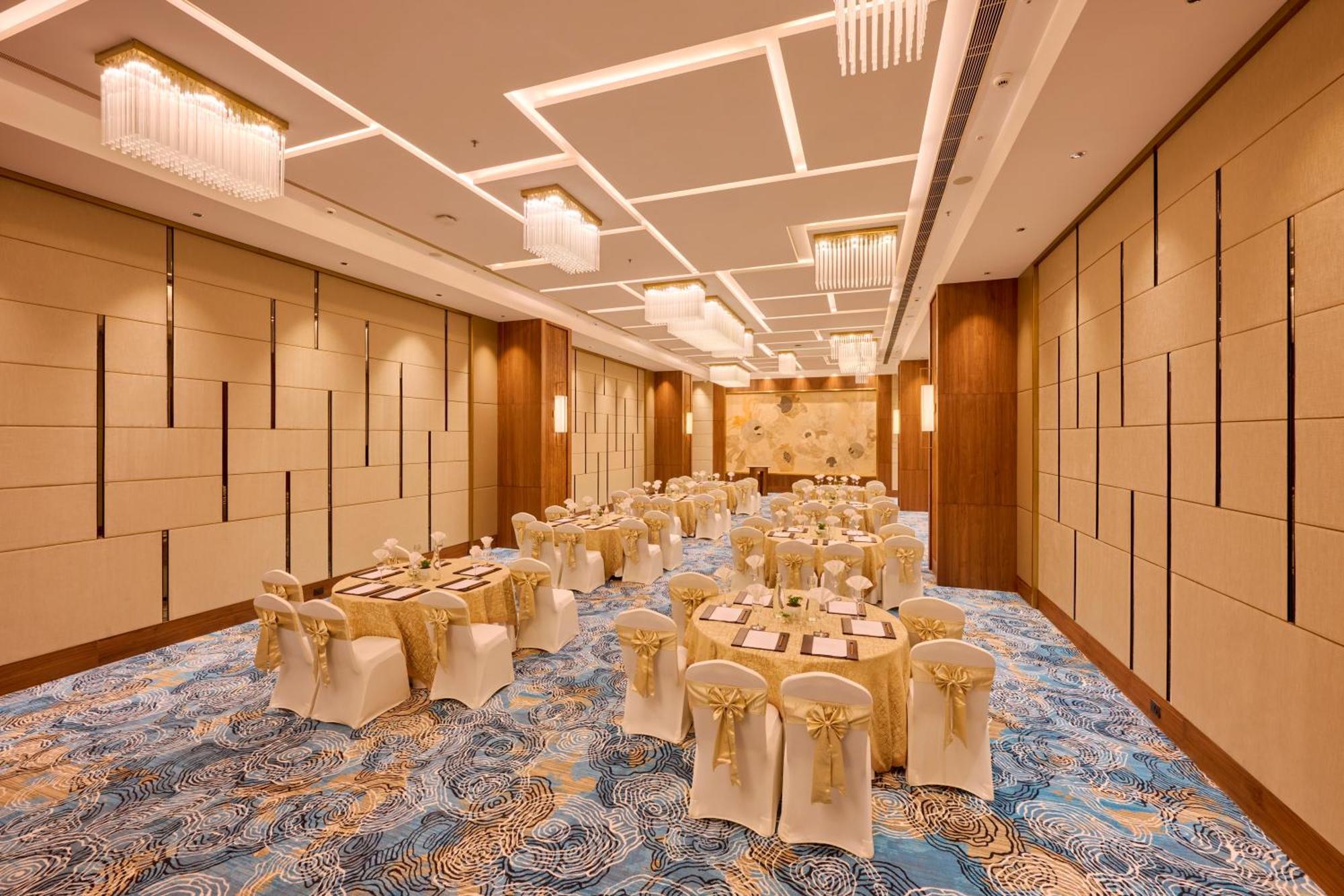Iris Sarovar Portico Гургаон Екстериор снимка